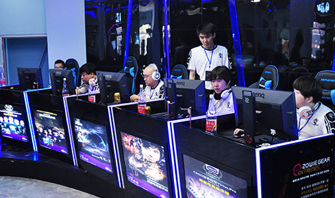 赛中做出贡 赛中做出贡