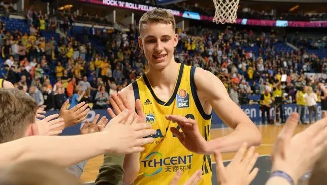 豪门的目光 豪门的目光